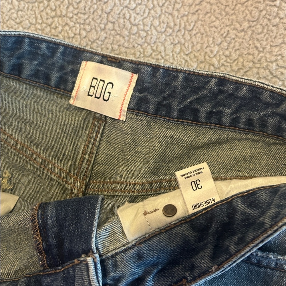 BDG Urban Outfitter’s Women's 30 A-Line Denim Short Blue 100% Cotton Inseam 4” - Picture 3 of 6